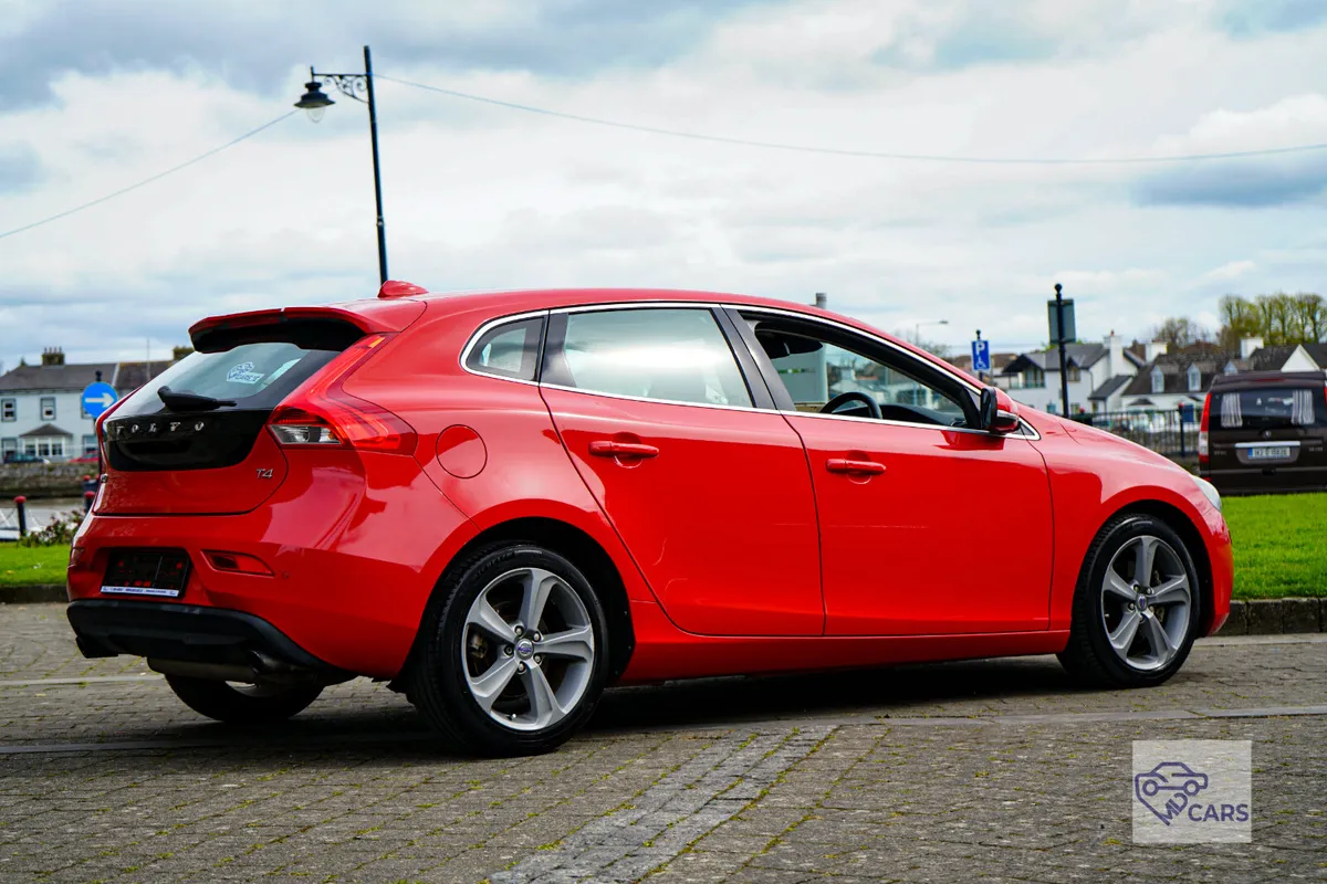 Volvo V40 Automatic - Image 4