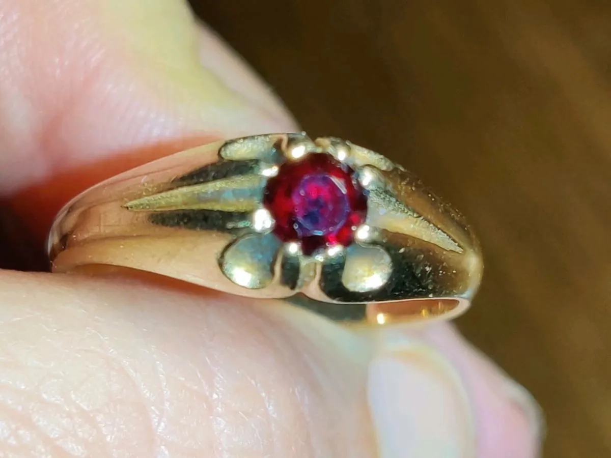 CHUNKY RED GARNET, 9CT Thick Gold Unisex Ring ! - Image 1