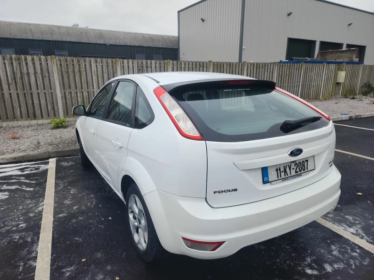 Ford Focus 2011 - Image 2