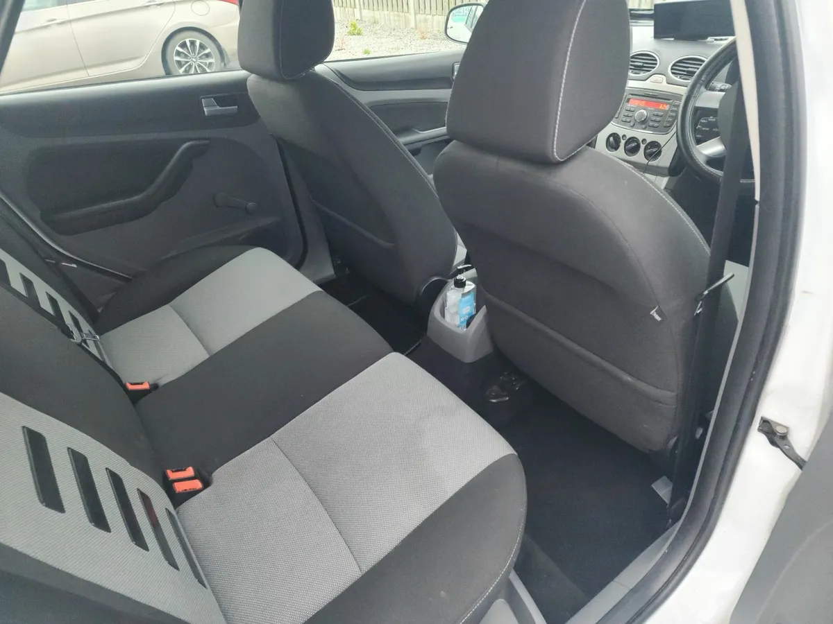Ford Focus 2011 - Image 3