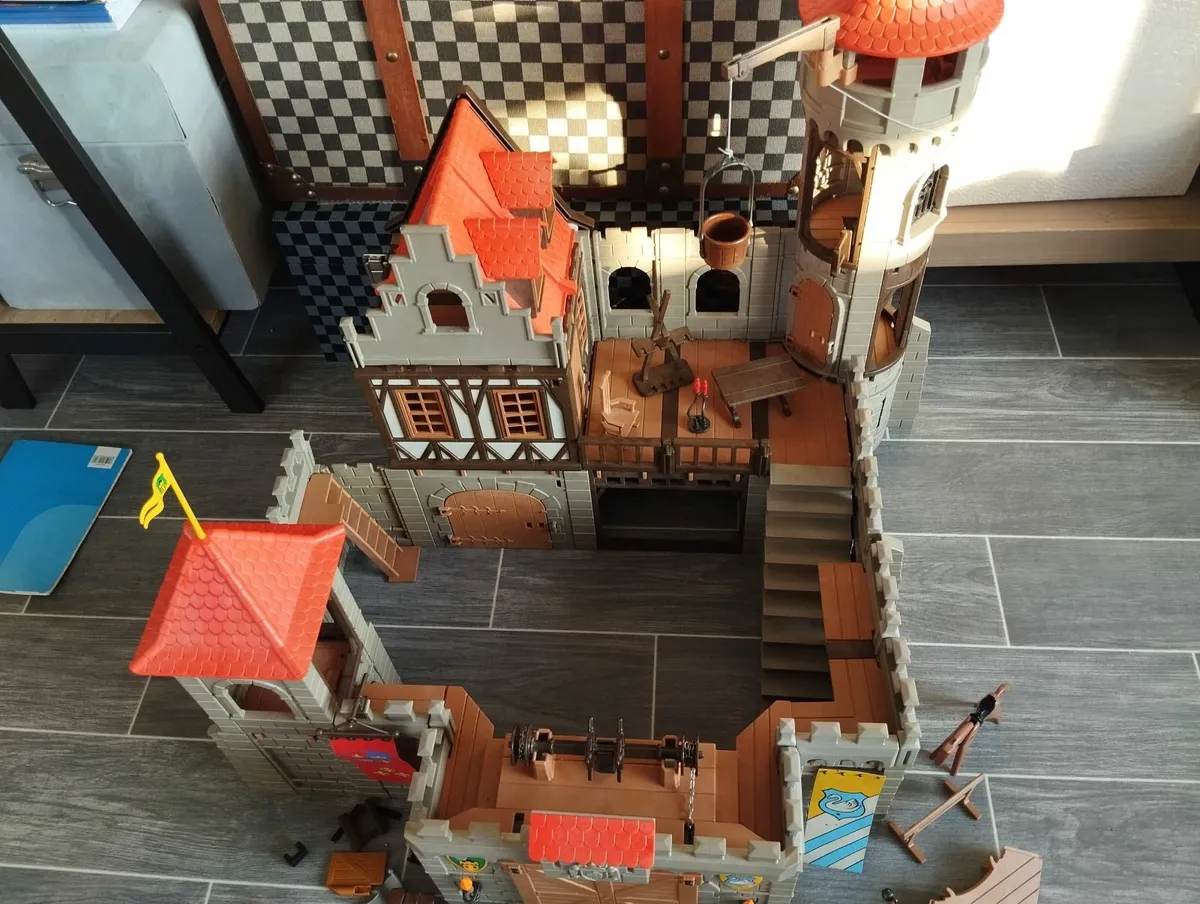 Rare Playmobile Castle 3666 incomplete Big - Image 2