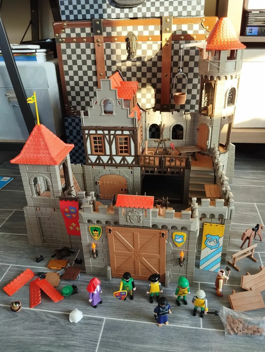 Rare Playmobile Castle 3666 incomplete Big - Image 1