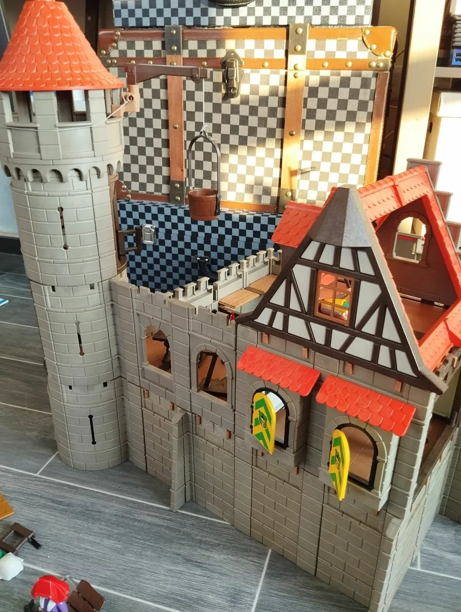 Rare Playmobile Castle 3666 incomplete Big - Image 3