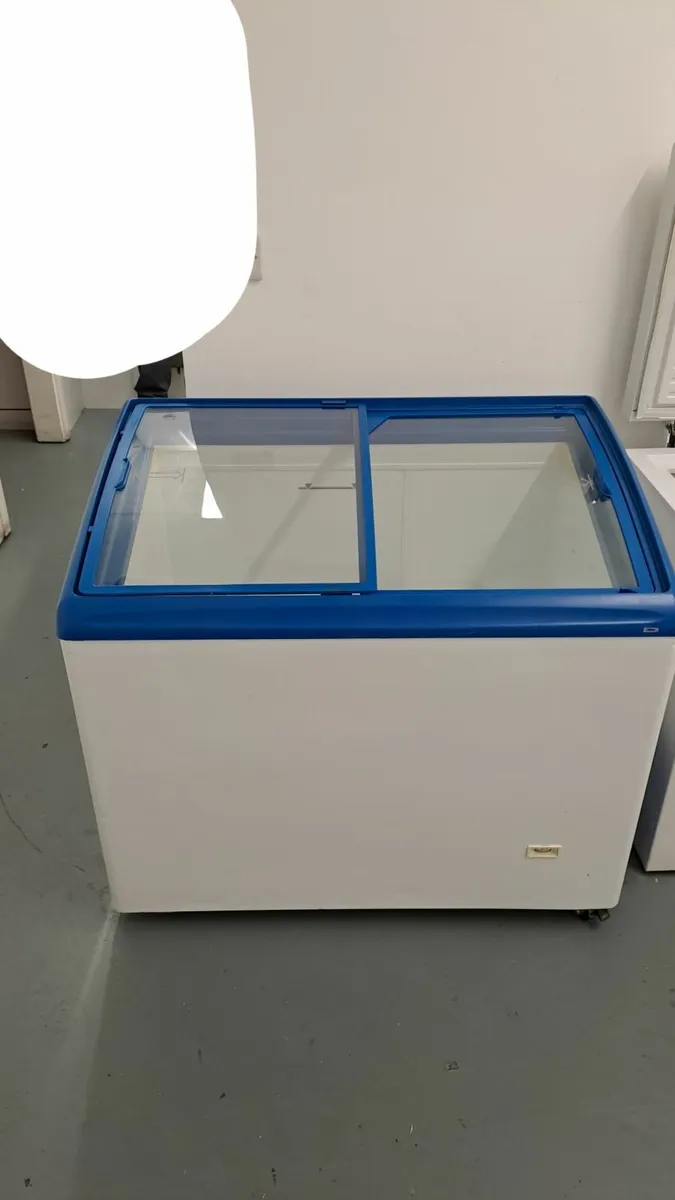 fridge - Image 1