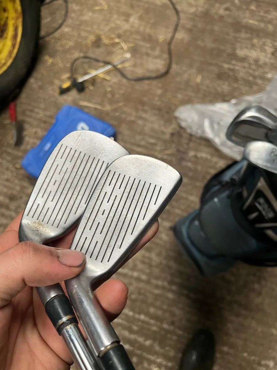 Golf clubs and bag - Image 4
