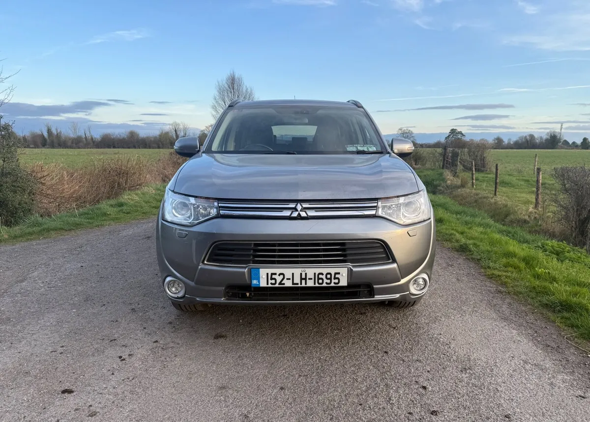 MITSUBISHI OUTLENDER 2015- HYBRID 4WD- NCT 09/26 - Image 2