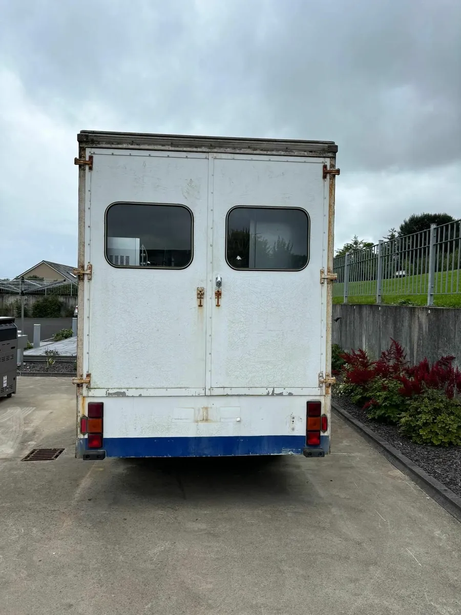Old milk float - Image 2