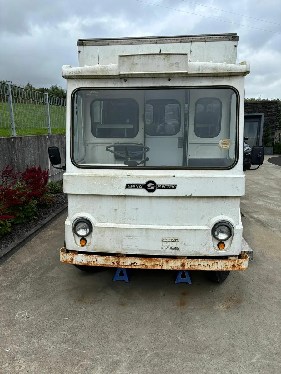 Old milk float - Image 3