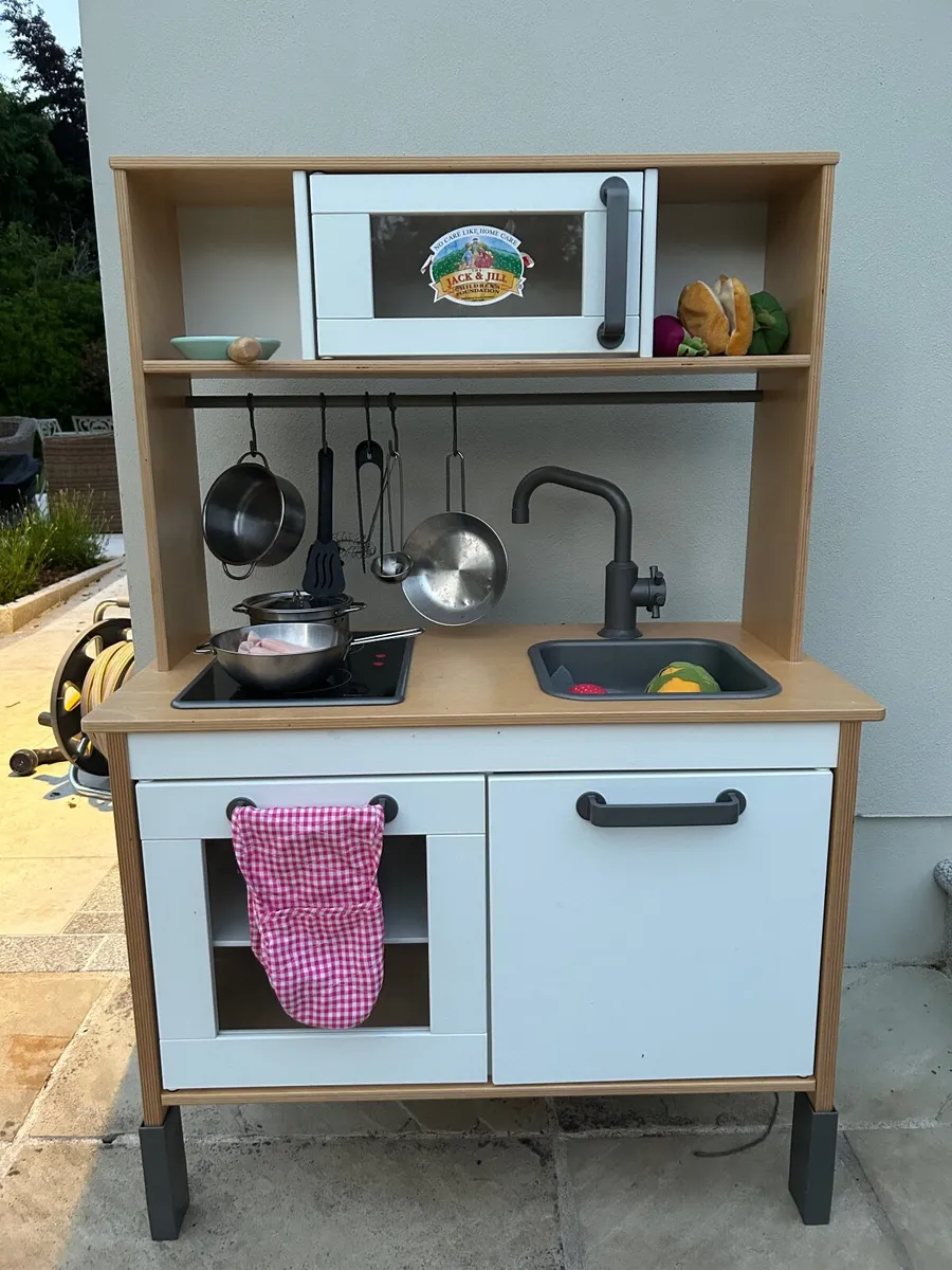Toy kitchen - Image 1