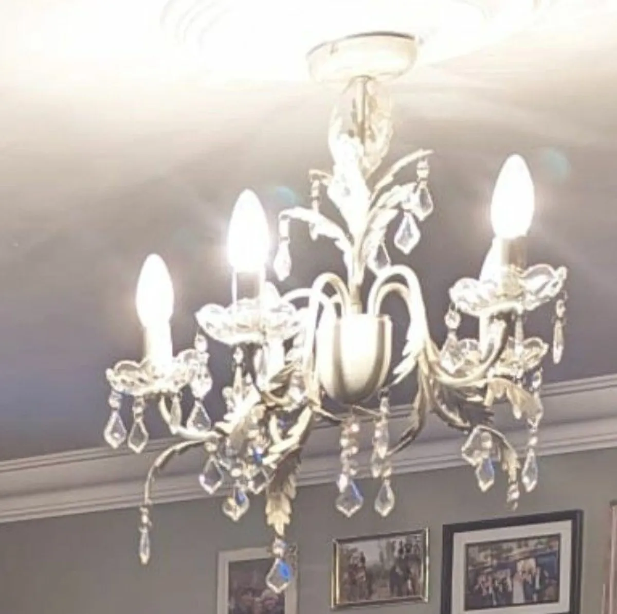 Light's,  Chandlers, Living room - Image 1