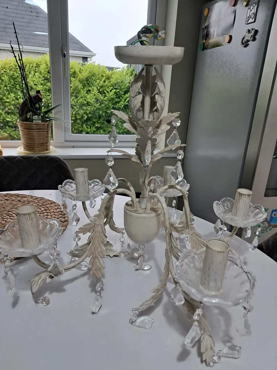 Light's,  Chandlers, Living room - Image 2