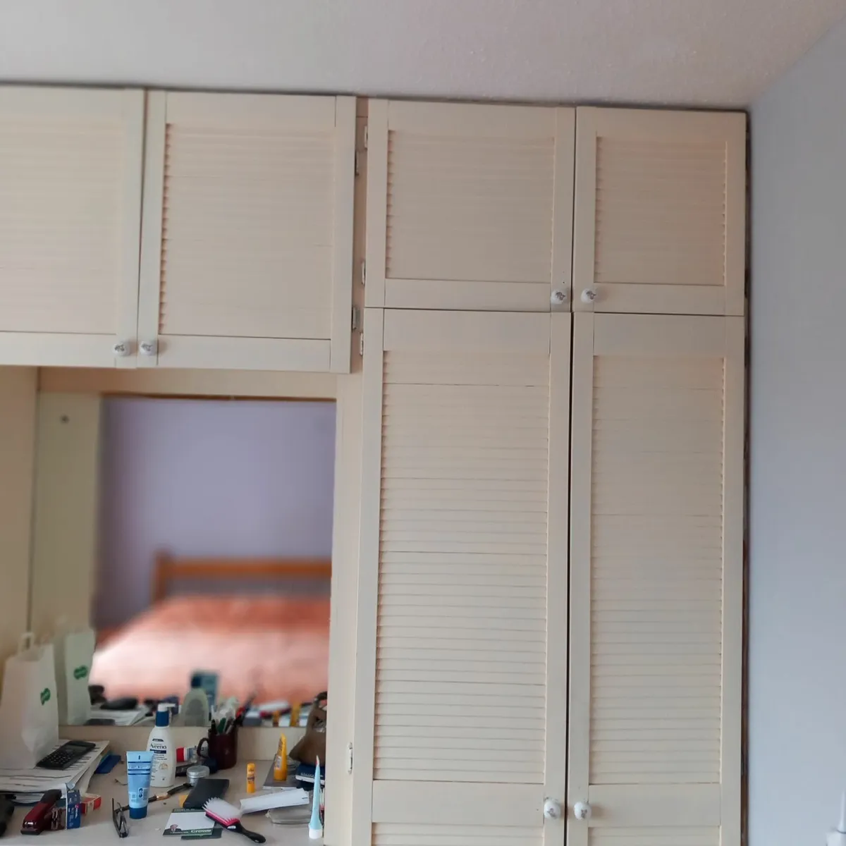 Louvre doors  plus 6 panel pine doors - Image 4