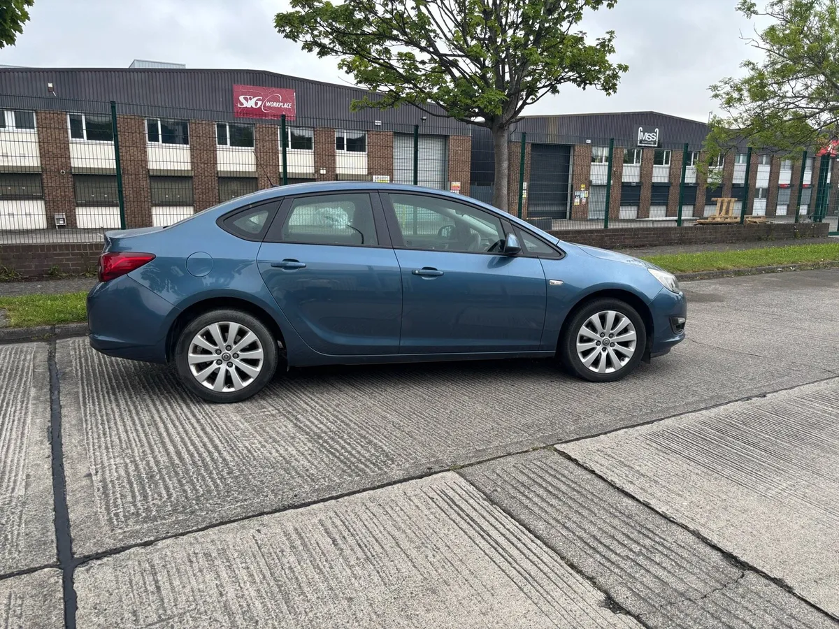 2014 Opel Astra 1.7 Diesel Full service history - Image 2