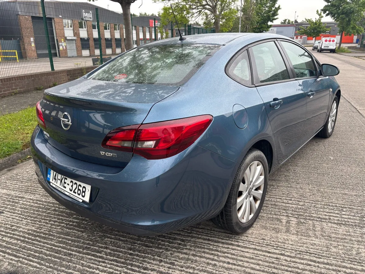 2014 Opel Astra 1.7 Diesel Full service history - Image 3