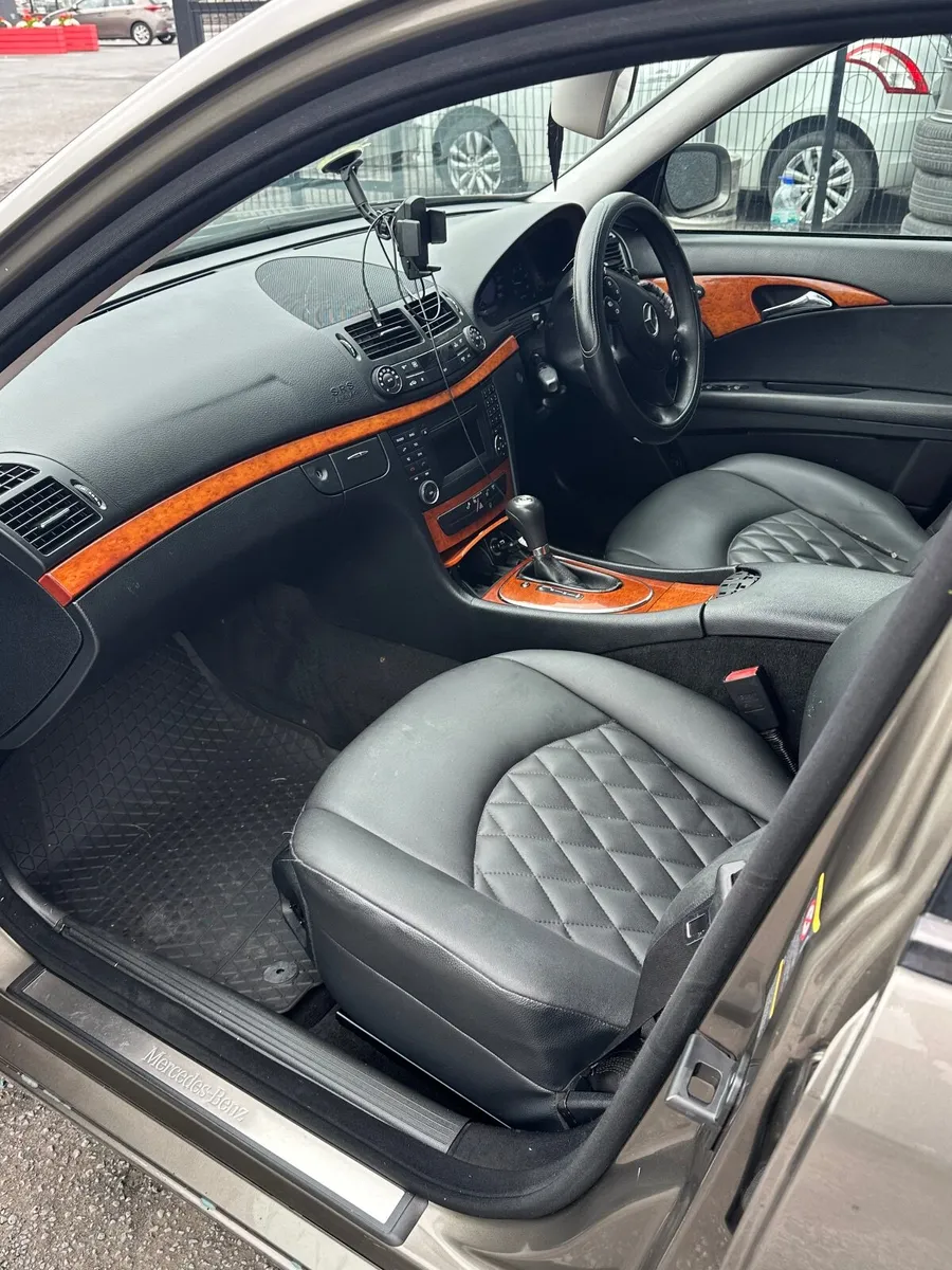 Mercedes-Benz E-Class 2008 - Image 1