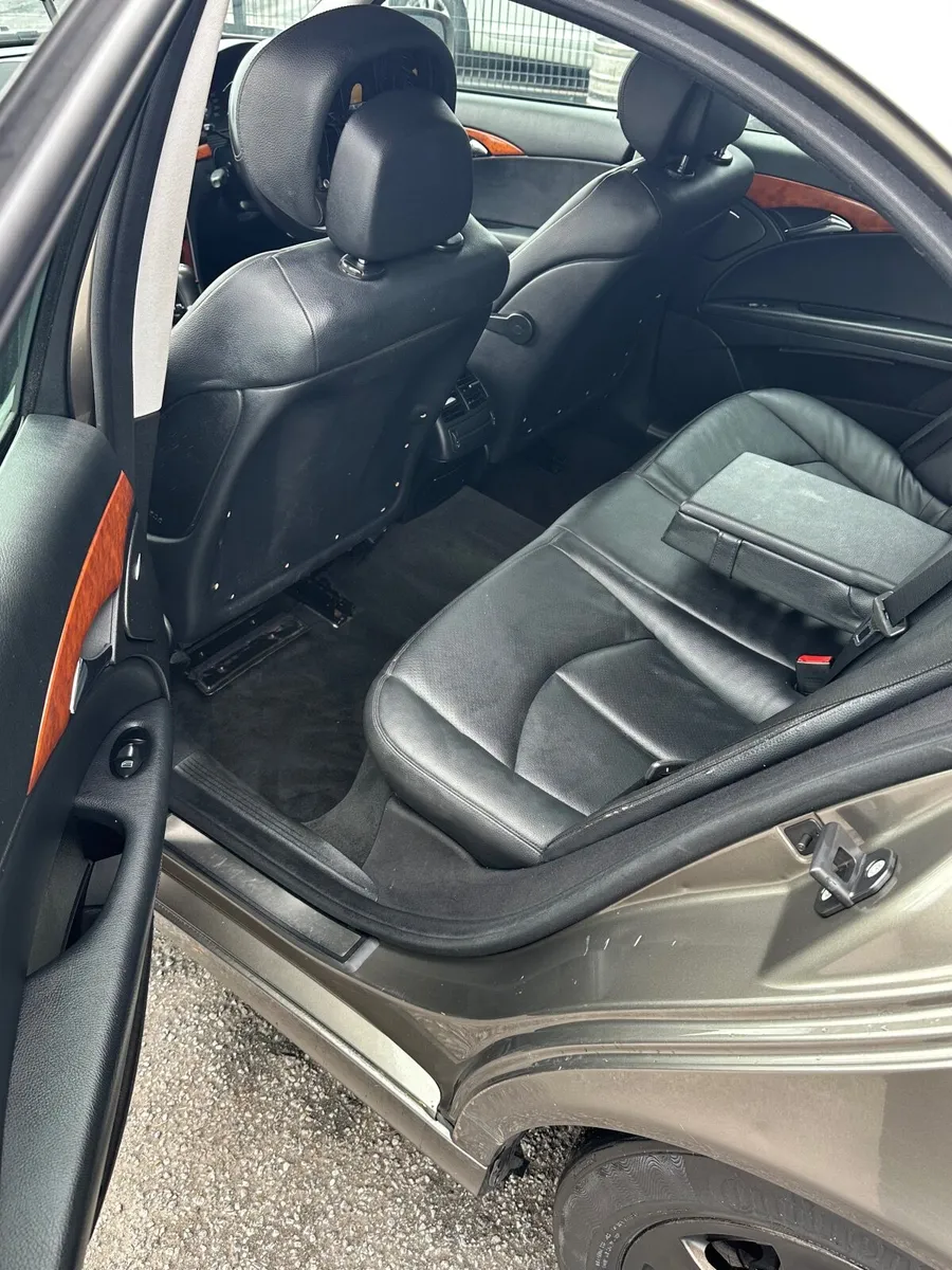 Mercedes-Benz E-Class 2008 - Image 2
