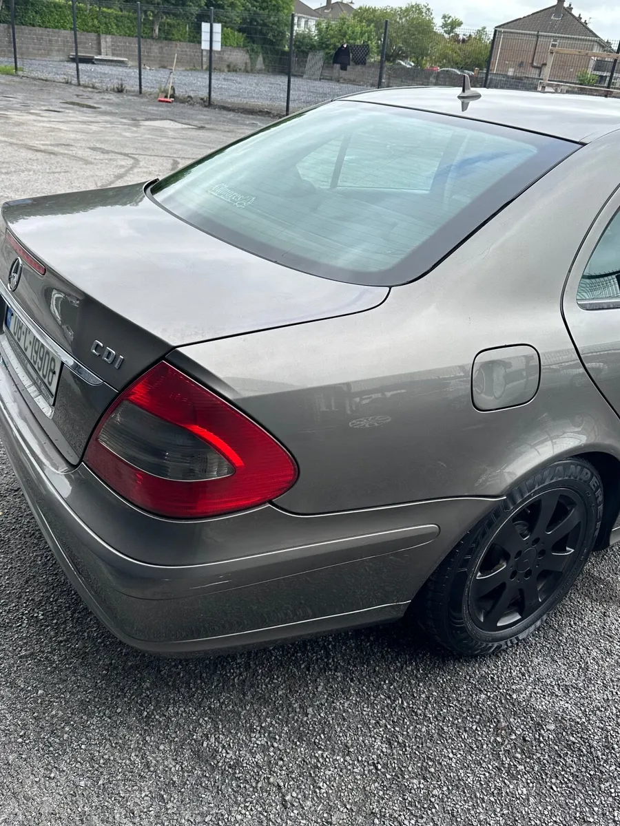 Mercedes-Benz E-Class 2008 - Image 3