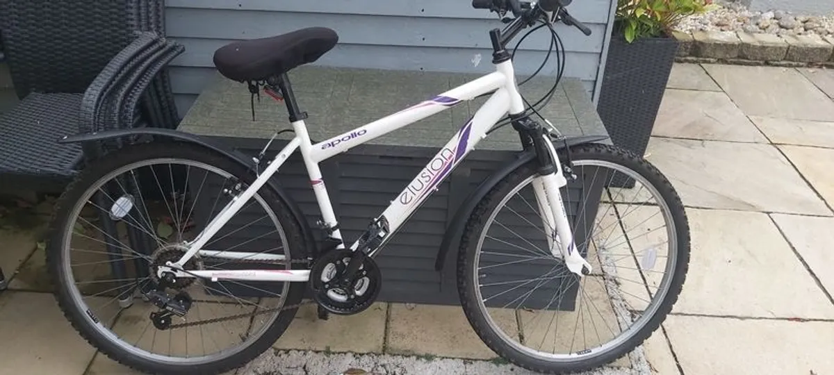 Girls bike. - Image 1
