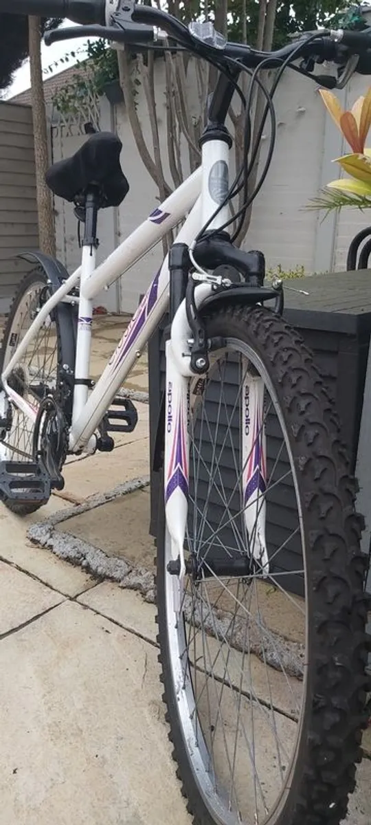 Girls bike. - Image 2