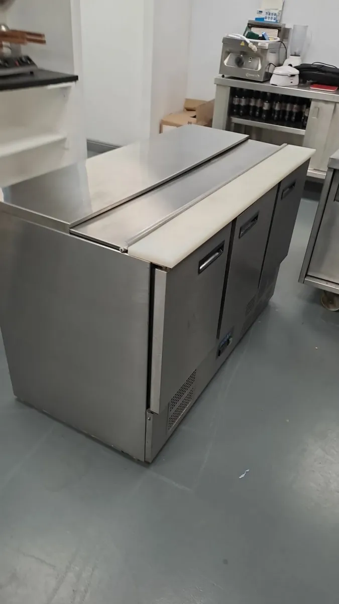 3 door refrigerated toppings unit stainless steel - Image 2