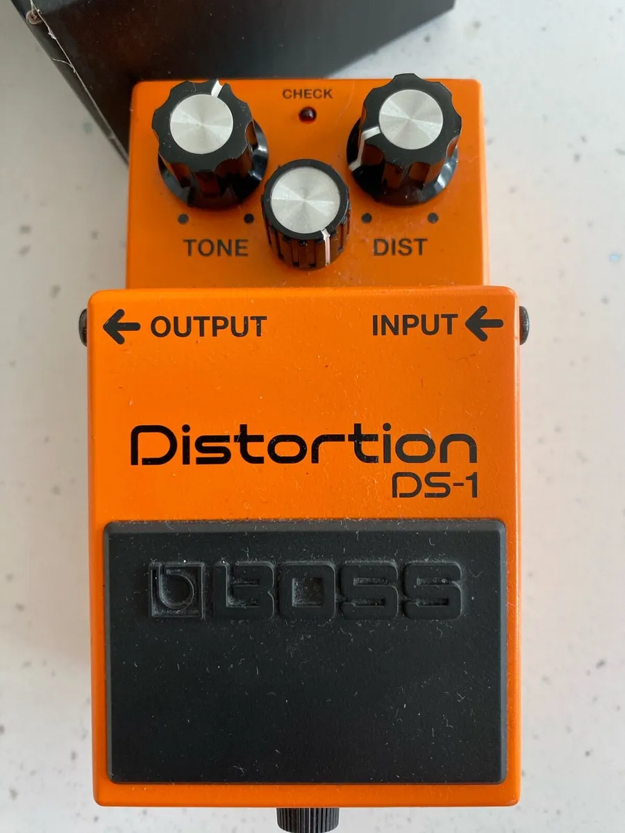 Boss ds-1 distortion pedal