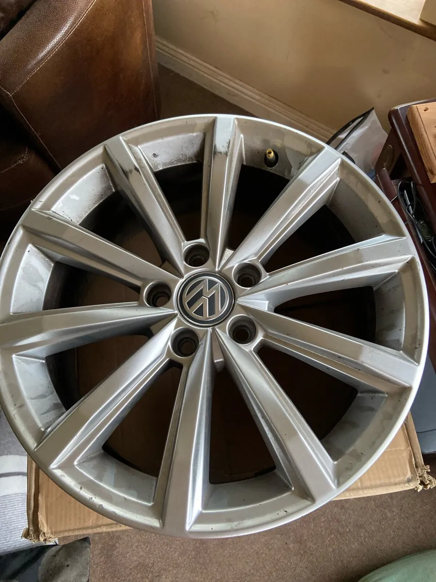 17 inch vw alloys - Image 1