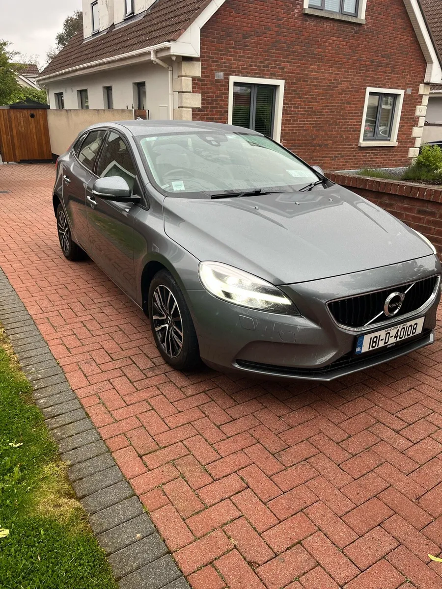 Volvo V40 - Image 1