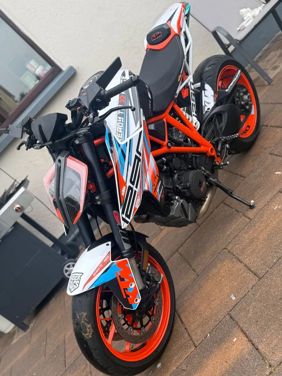 KTM Superduke 1290r graphic kit added today!! - Image 1