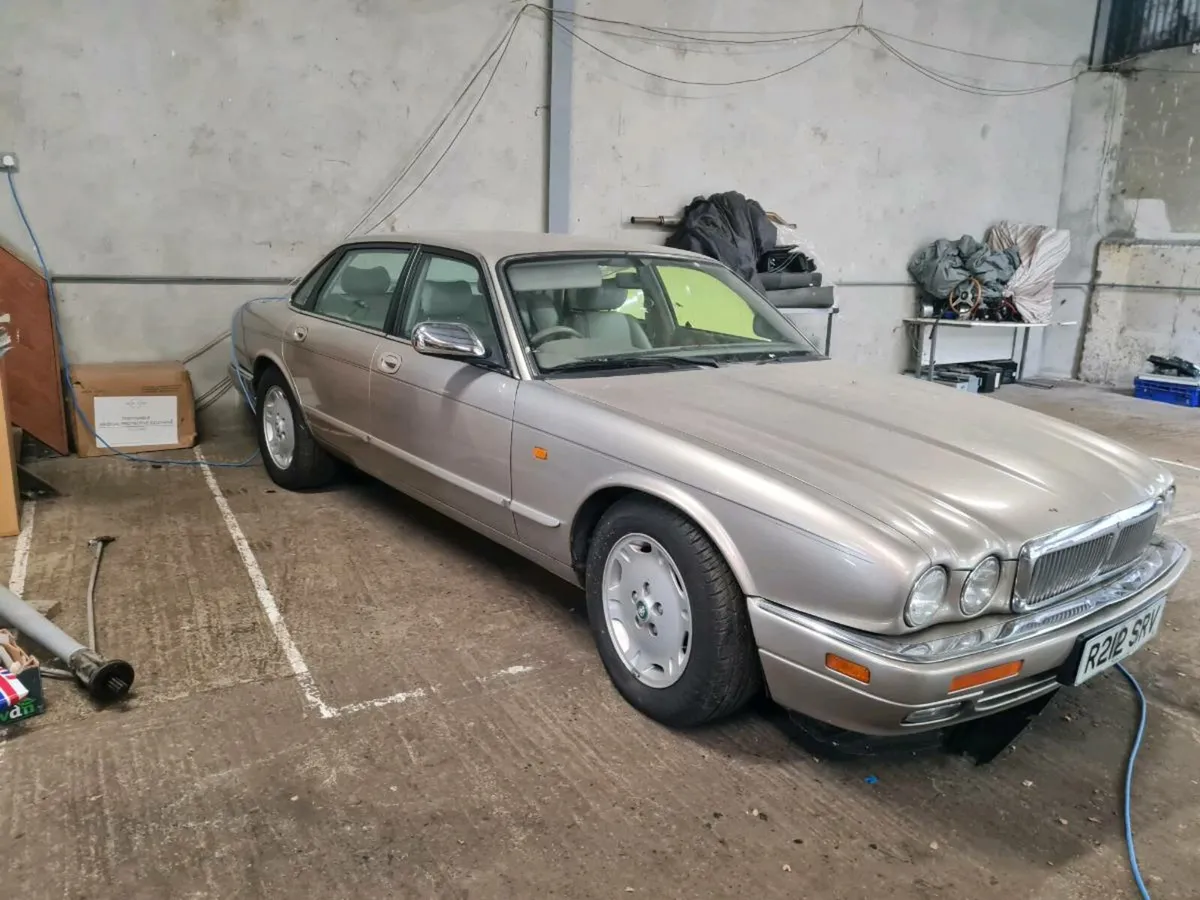 Jaguar XJ6 - Image 2