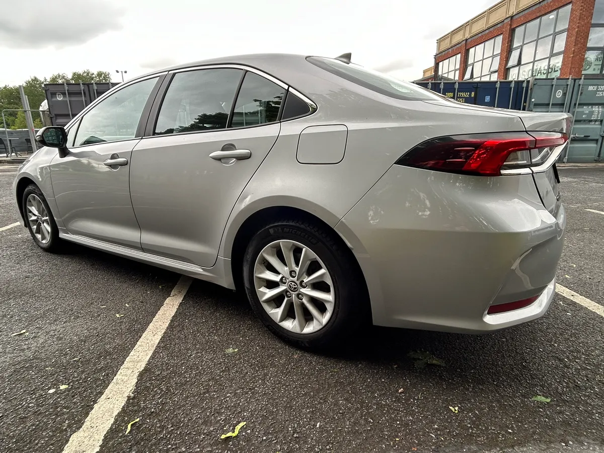 2022 TOYOTA COROLLA LUNA HYBRID AUTO - Image 2
