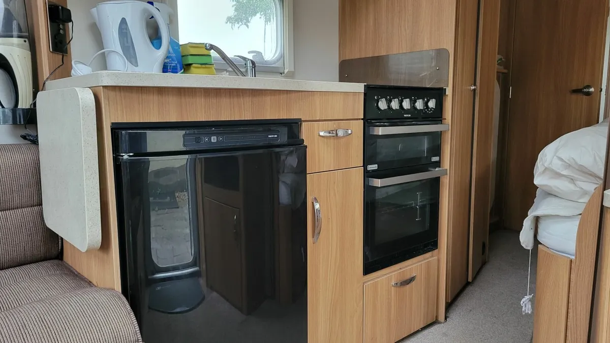 Swift Four Birth Caravan - Image 2