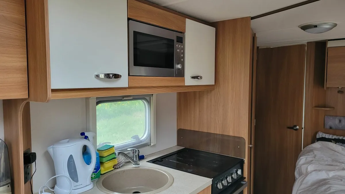 Swift Four Birth Caravan - Image 3