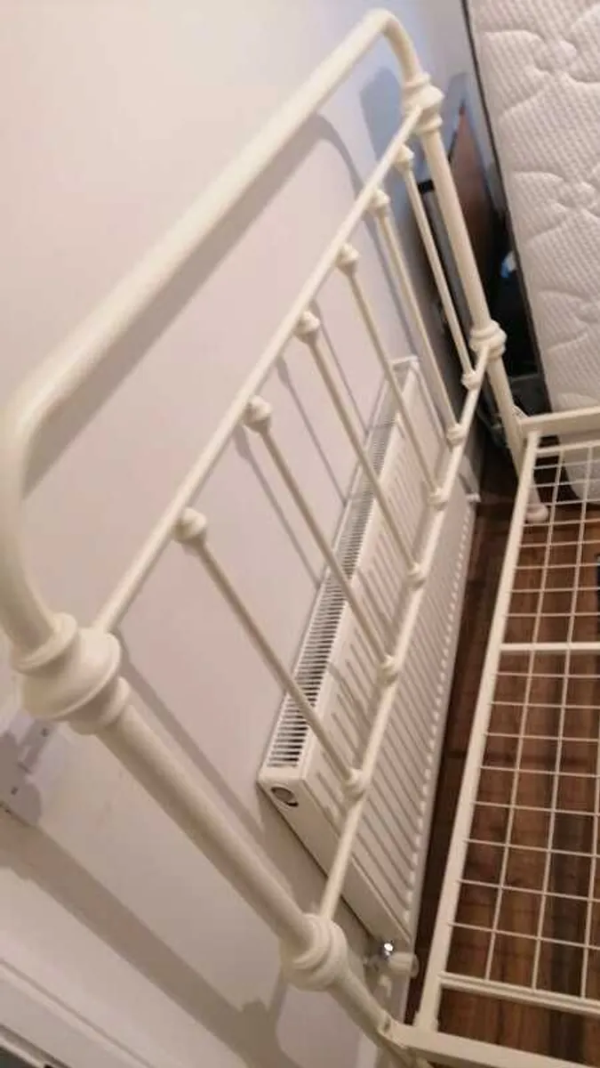 Double bed - Image 2