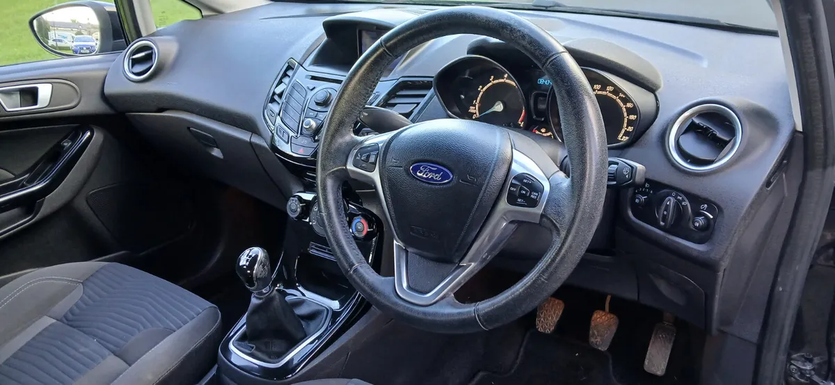 Ford Fiesta 2014 1.2 TITANIUM 5dr - ONLY 49K KLMS - Image 4