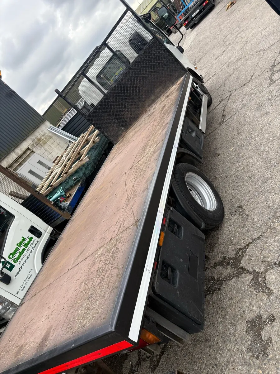 2017 Isuzu NR - Image 4