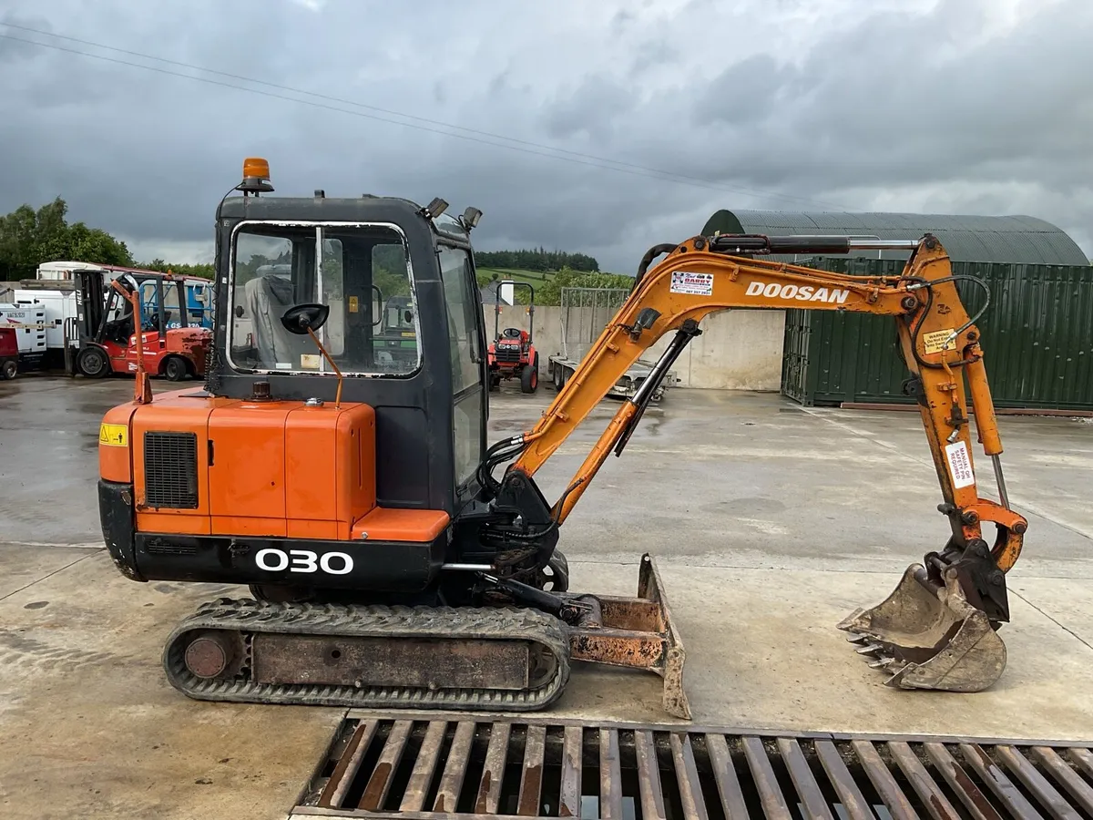 2008 Doosan 3 Tonne  digger - Image 1