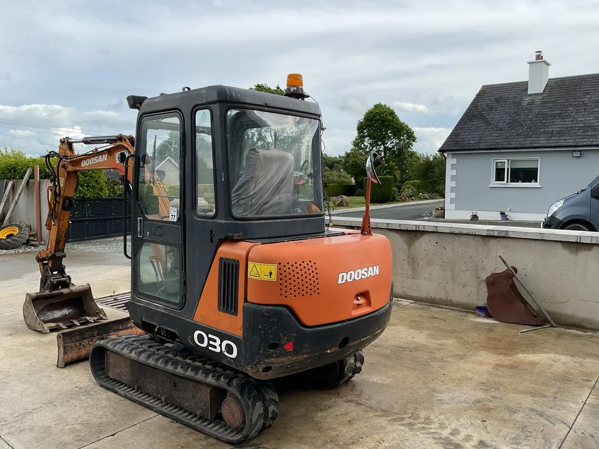 2008 Doosan 3 Tonne  digger - Image 3