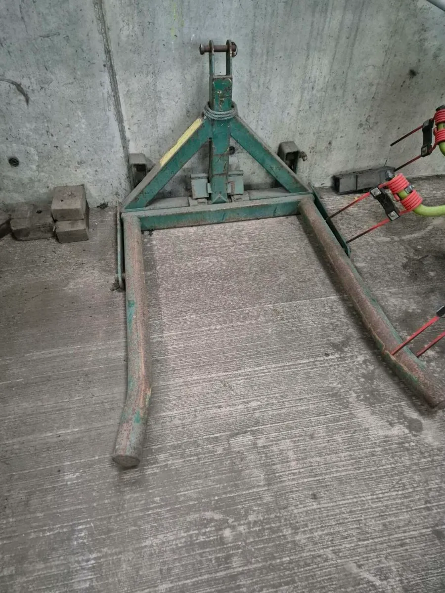 Cashels bale lifter