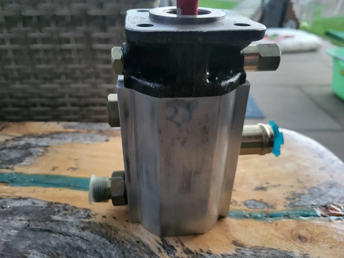 Hydraulic pump - Image 3