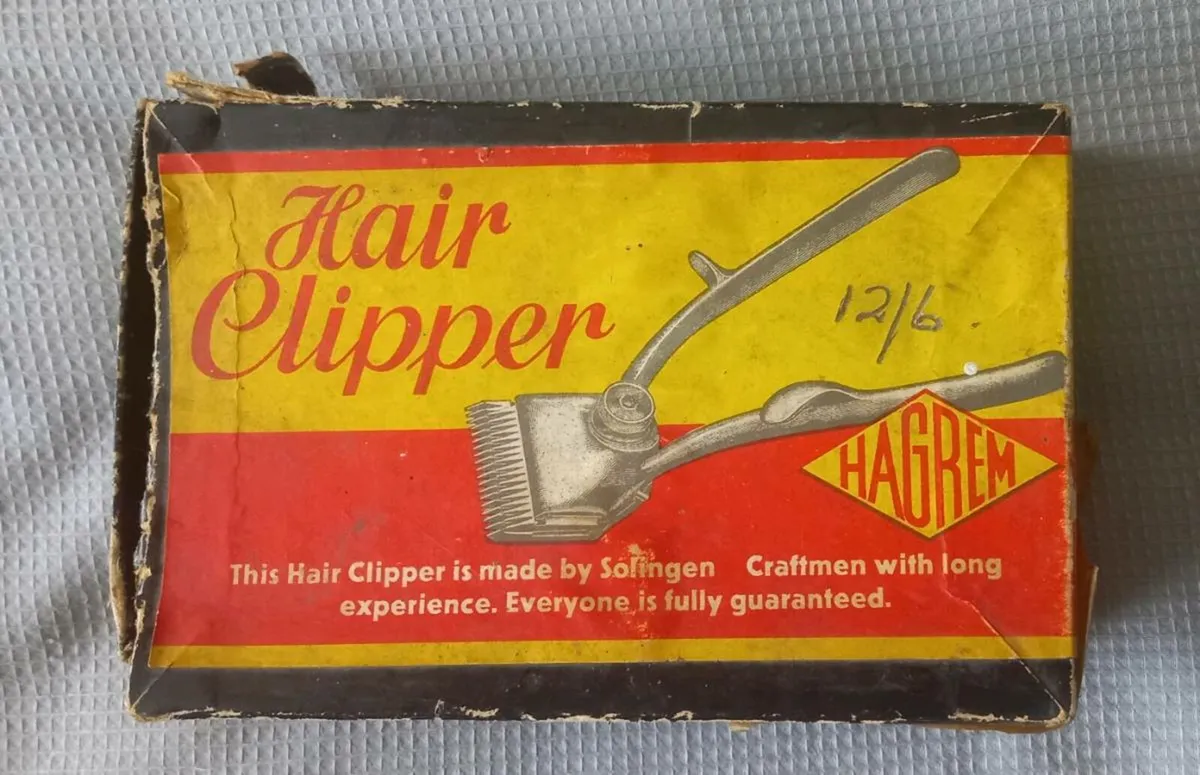 Vintage Barber manual hair clippers in orig box - Image 1