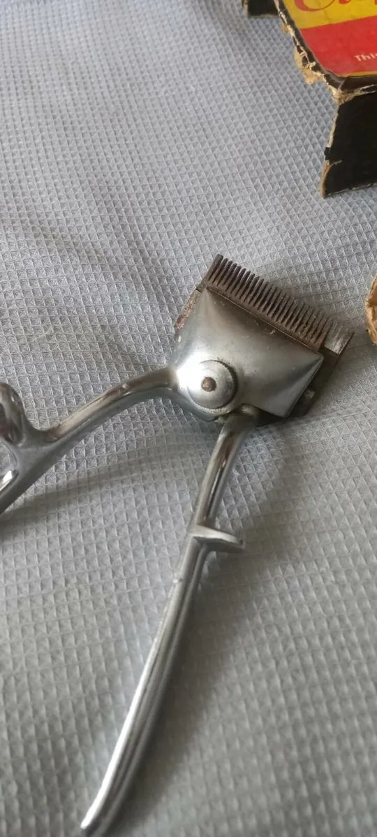 Vintage Barber manual hair clippers in orig box - Image 3