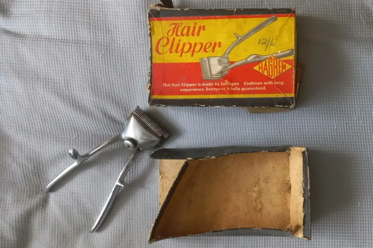 Vintage Barber manual hair clippers in orig box - Image 4
