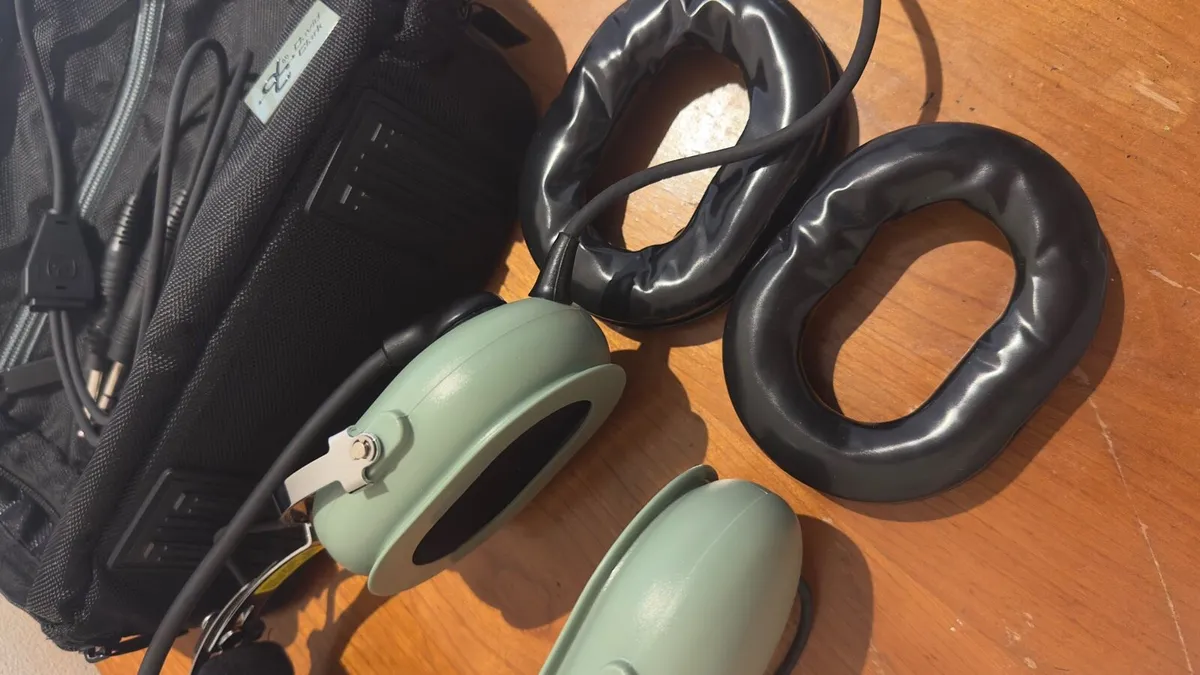 David Clark H10-13.4 Aviation Headset - Image 3