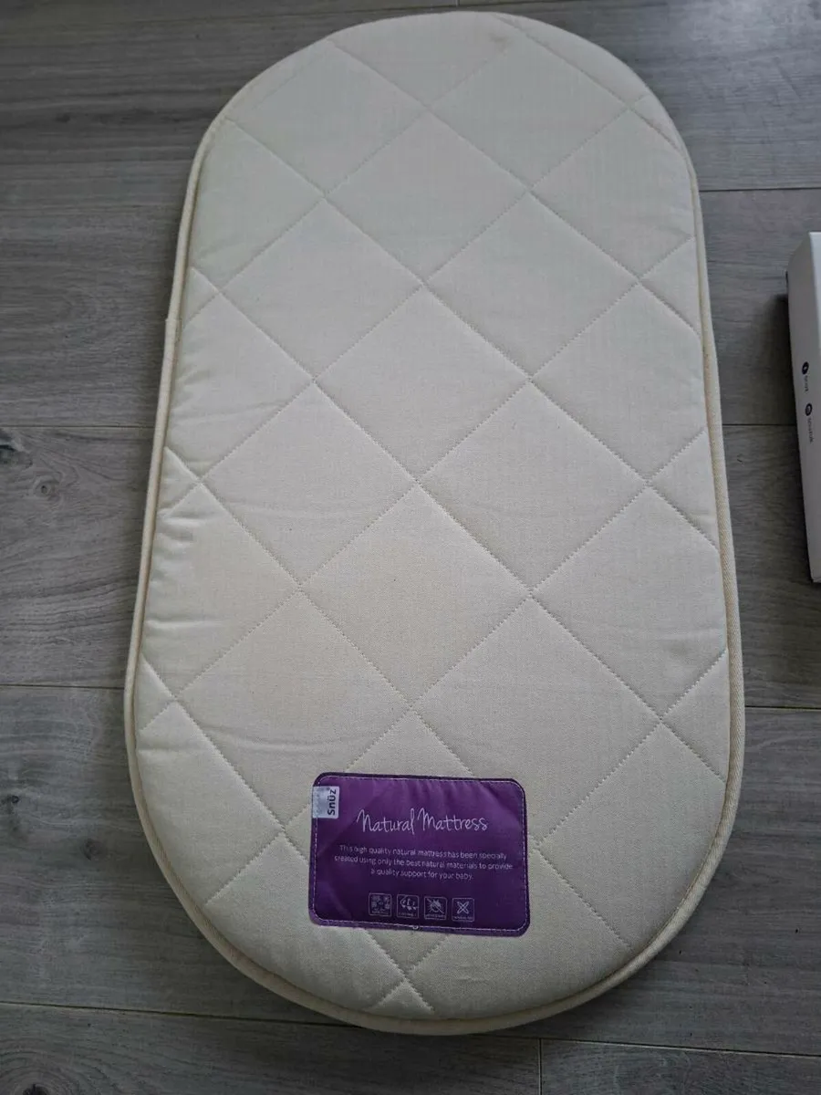 Snuz SnuzBaskit Natural Mattress and Fitted Sheets - Image 2