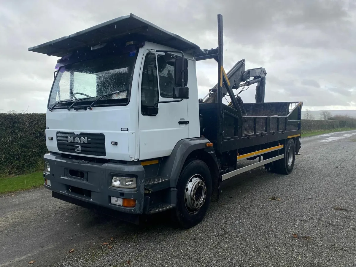 MAN 18.225 4x2 Dropside with Crane - Image 2