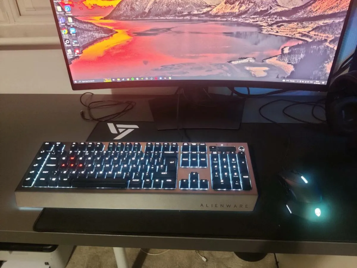 Mid range gaming pc + mouse/keyboard - Image 2