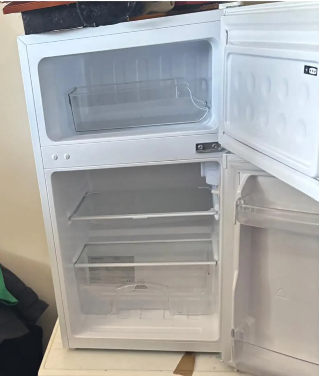 Small fridge - Image 1