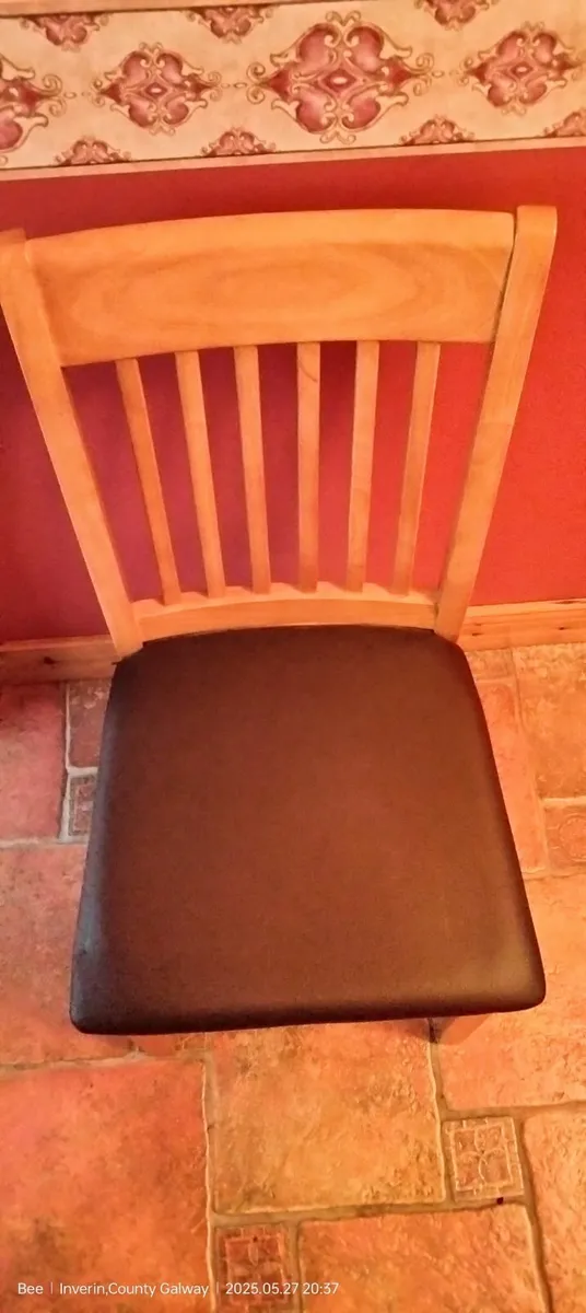 Kitchen Table and 4 chairs - Image 2