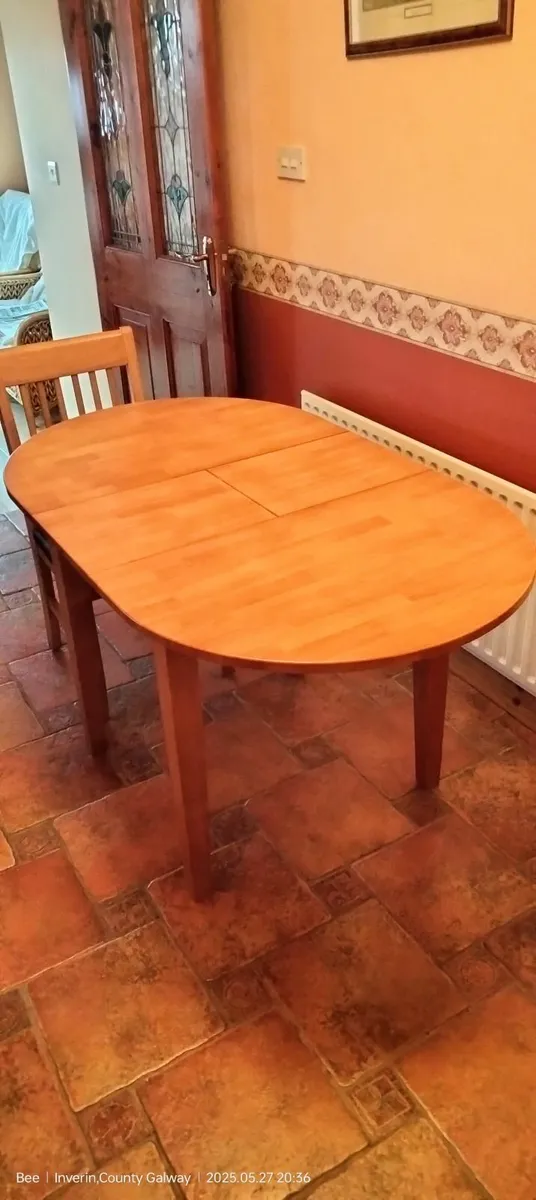 Kitchen Table and 4 chairs - Image 3