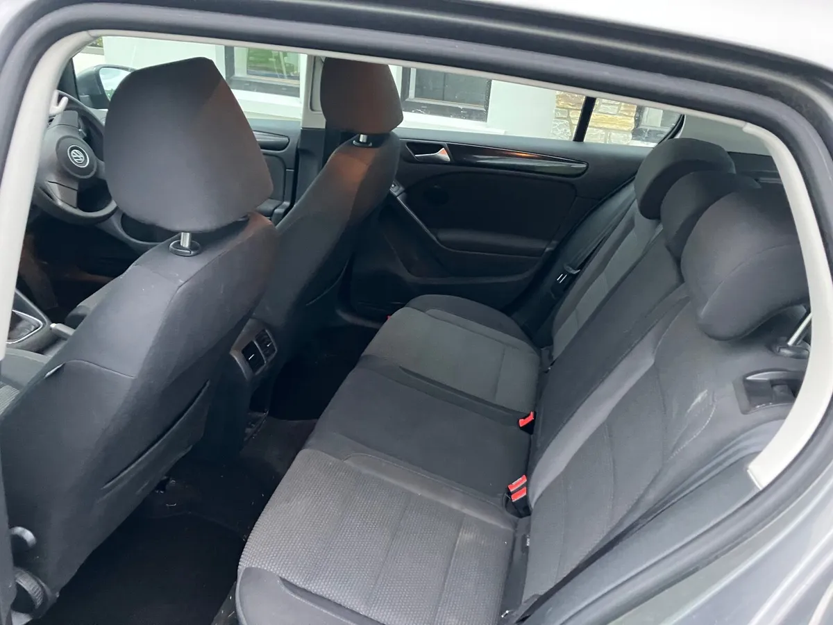 Volkswagen Golf 2009 - Image 2